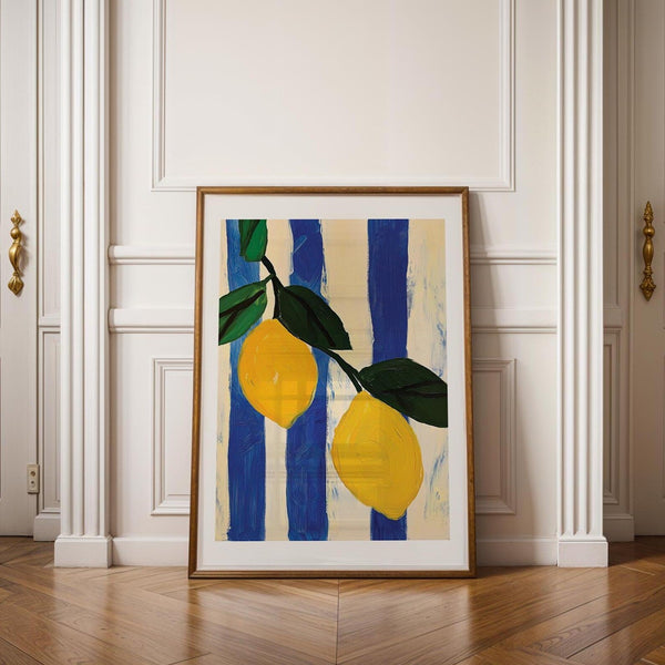 Plakat med abstrakte citroner og blå-hvide striber – moderne kunstplakat med italiensk sommerstemning.