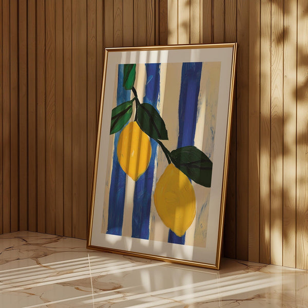 Plakat med abstrakte citroner og blå-hvide striber – moderne kunstplakat med italiensk sommerstemning.