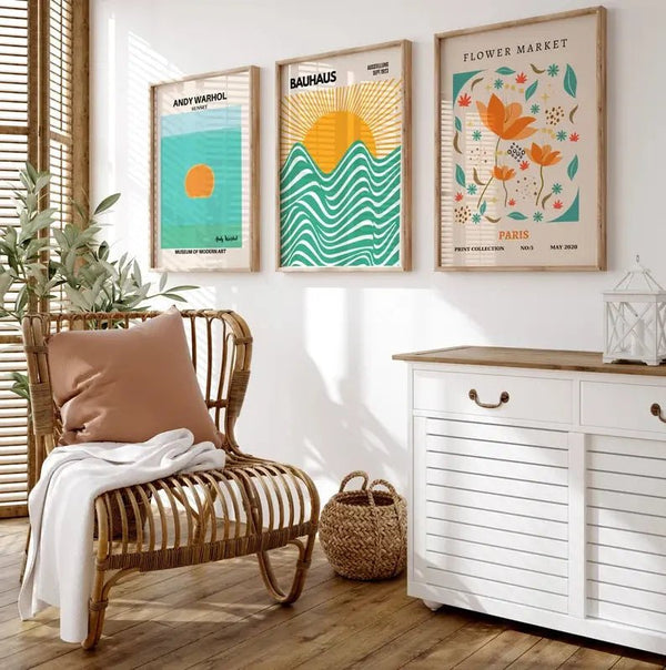 Oplev magien af Amsterdams "Yellow Flower Market" med vores betagende plakat. Dette storslåede kunstværk viser den farverige og livlige blomstermarked i Amsterdam, der fanger byens skønhed og charme. Den gule farvetone spreder glæde og positivitet i ethvert rum. Tag en tur til Amsterdam hver dag med denne fortryllende plakat. Bring Amsterdams blomsterpragt ind i dit hjem. Bestil nu og få solskin ind i din hverdag!