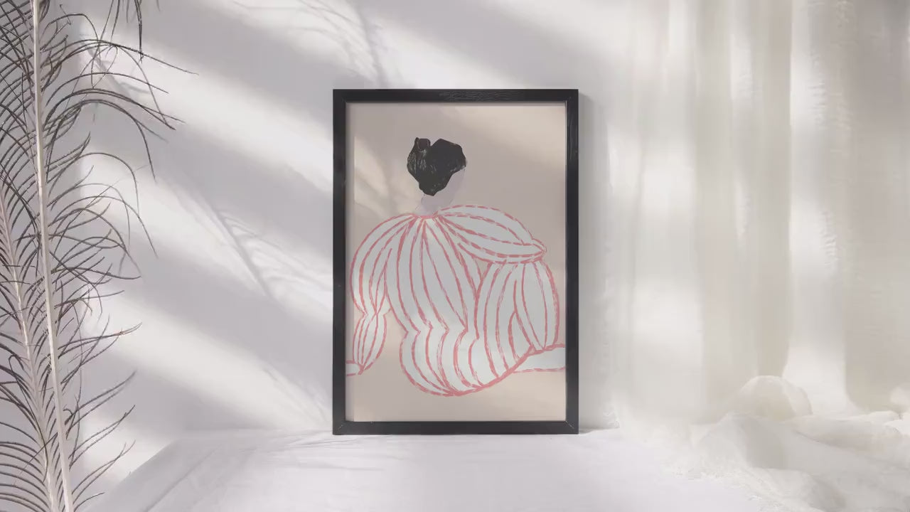 Skab ro og balance i dit hjem med vores Lagom Lady Beige Plakat. Motivet viser en stilfuld silhuet