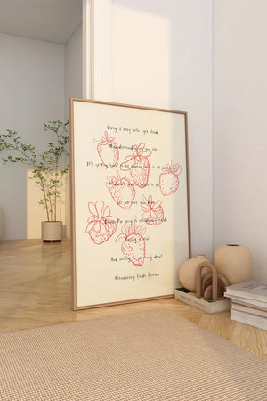 Plakat med håndtegnede røde jordbær og poetisk tekst på lys baggrund i roligt kunstnerisk udtryk