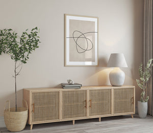 Moderne billedvæg med tre abstrakte line art plakater i beige og sort