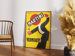 Vintage reklameplakat med Martini Vermouth i gul og sort retro stil

