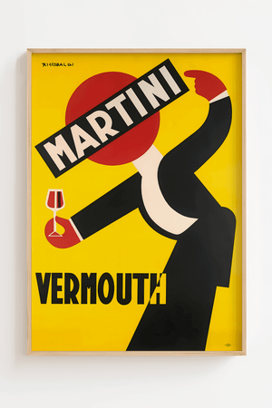 Bring retrostemningen ind i hjemmet med denne farverige og ikoniske Martini Vermouth plakat. Med sin karakteristiske art deco-stil og stærke farver er den perfekt til køkkenet, baren eller stuen. En klassisk vintage plakat for dig, der elsker gamle reklamer og stilfuldt design.