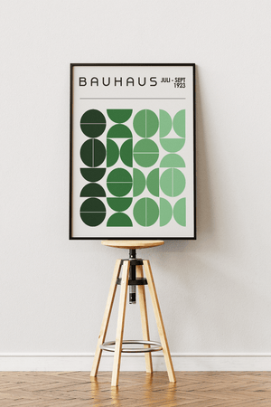 Bauhaus plakat med grønne cirkler og halvcirkler i geometrisk grid og minimalistisk design.