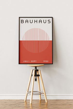 Bauhaus plakat med halvcirkel af vertikale linjer over rød flade i minimalistisk grafisk design.