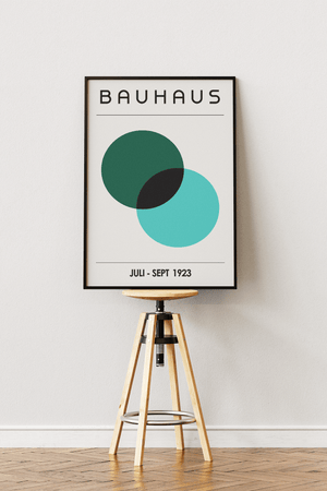 Bauhaus plakat med to overlappende cirkler i grøn og turkis i minimalistisk, geometrisk design.