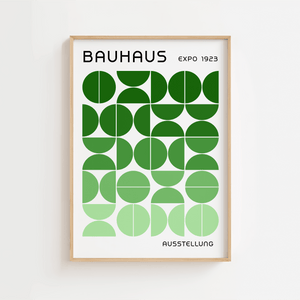 Bauhaus plakat med grønne geometriske cirkler og halvcirkler i et modulært udstillingsdesign inspireret af Bauhaus expo 1923.
