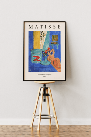Matisse plakat med guldfisk, blå baggrund og skulpturel figur fra 1912.