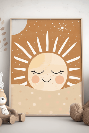 Smilende Solopgang - Børneplakat | Hyggelig & Farverig Vægkunst