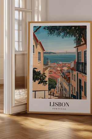Lisbon byplakat med farverige huse, røde tage og udsigt over Tejo-floden.