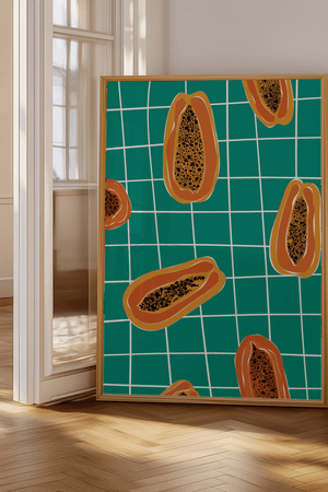 Green Papaya plakat med papayafrugter på grøn ternet baggrund – tropisk og moderne frugt plakat.