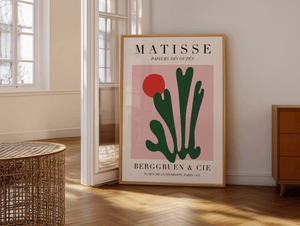 Abstrakt Matisse plakat med grønne bladformer og rød cirkel på rosa baggrund.