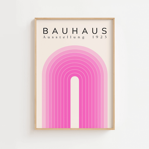 Pink Arch – Bauhaus Plakat med geometrisk buemotiv i pink nuancer.