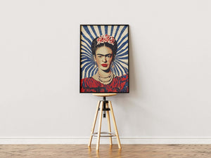 Frida Kahlo plakat med blå og hvide stråler i baggrunden
