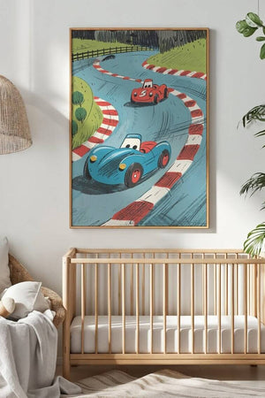 Racerbil børneplakat med farverigt design og et spændende racerløb, ideel til væggen i børneværelset. Perfekt for børn, der elsker biler og fart.