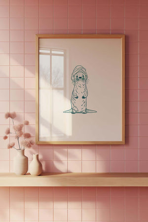 Minimalistisk plakat med sød odder iført håndklæde på neutral baggrund i roligt spa-inspireret udtryk.