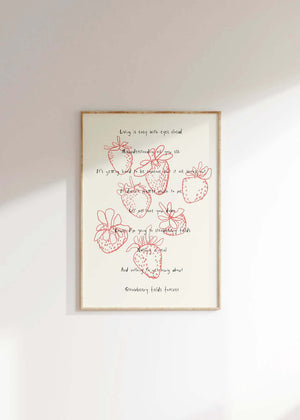 Plakat med håndtegnede røde jordbær og poetisk tekst på lys baggrund i roligt kunstnerisk udtryk