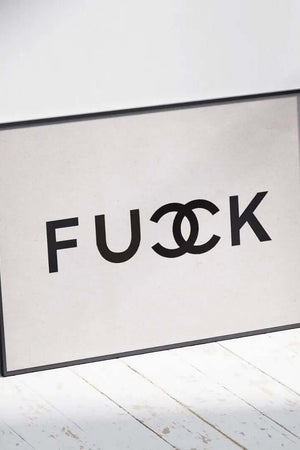 Bold Statement – Fashion plakat i sort/hvid med provokerende og minimalistisk design