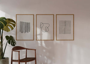 Minimalistisk billedvæg med tre moderne line art plakater i sort og hvid