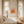 Minimalistisk plakat med orange farveovergange inspireret af solnedgang i moderne indretning