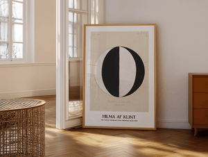 The Current Standpoint of the Mahatmas plakat – Hilma af Klint abstrakt kunstplakat med sort og hvid cirkelmotiv