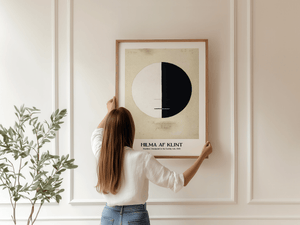 Buddha Balance plakat – Hilma af Klint abstrakt kunstplakat med sort og hvid cirkelmotiv