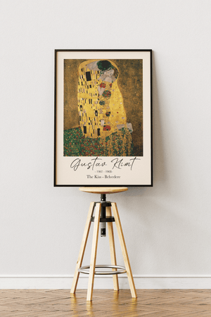 Golden Embrace plakat – Gustav Klimt inspireret kunstplakat med gyldent romantisk motiv