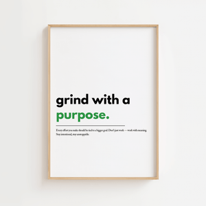 Motiverende plakat med teksten grind with a purpose hvor ordet purpose er markeret i grønt.