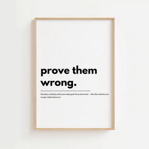 Motiverende plakat med teksten prove them wrong i minimalistisk sort typografi.