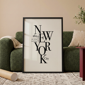 Typografisk New York plakat med sort tekst på lys baggrund