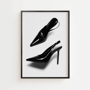 Sort hvid fashion plakat med klassiske sorte stiletter på hvid baggrund
