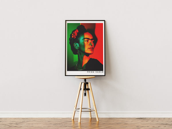 Frida Kahlo plakat med rød og grøn farvekontrast i dramatisk portræt


