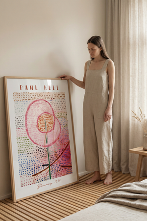 Blossoming Paul Klee plakat er den perfekte måde at tilføje et kunstnerisk touch til dit hjem
