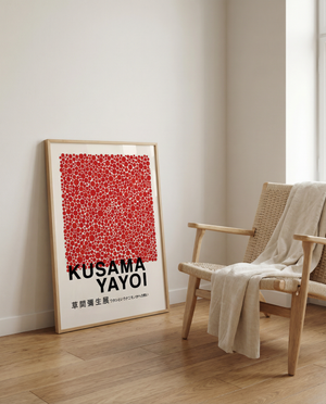 Red Dots – Yayoi Kusama Plakat er et kraftfuldt og genkendeligt værk fra én af verdens mest ikoniske samtidskunstnere.