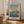 Hamburg Skyline plakat med udsigt over vand, bygninger og både – farverig byplakat fra Tyskland.