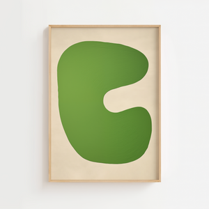 Minimalistisk illustrationsplakat med en stor organisk grøn form på lys beige baggrund i et moderne grafisk design.