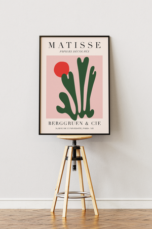 Abstrakt Matisse plakat med grønne bladformer og rød cirkel på rosa baggrund.