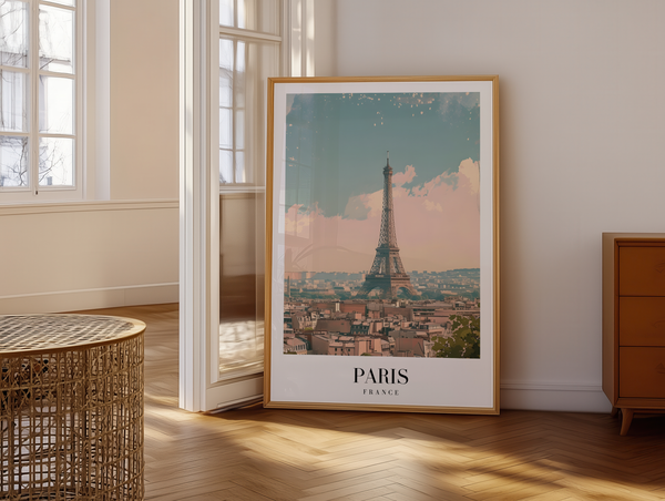 Paris byplakat med Eiffeltårnet og byens tage i bløde farver.