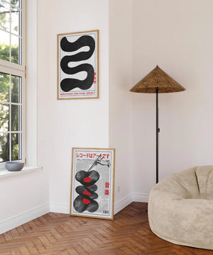 Japansk abstrakt bølgeplakat – sort hvid minimalistisk plakat med kanji-tekst og bølgemotiv