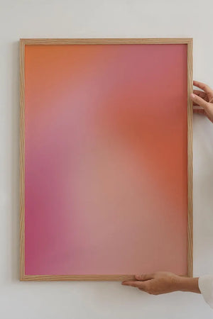 Plakat med rosa og orange farveovergang i bløde nuancer