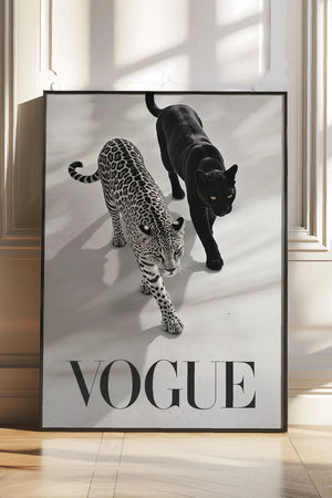 Vogue Panthers – Fashion plakat med to pantere i sort/hvid og Vogue-tekst