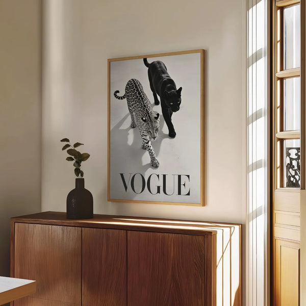 Vogue Panthers – Fashion plakat med to pantere i sort/hvid og Vogue-tekst