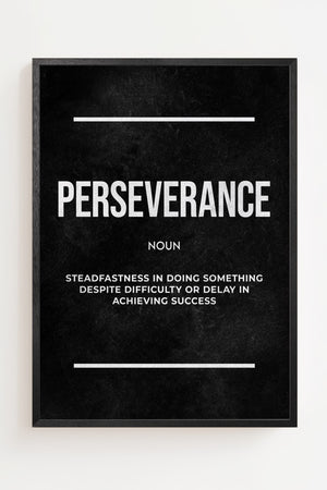 Perseverance definition plakat med hvid typografi på mørk baggrund, sort ramme