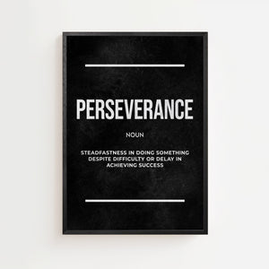 Perseverance definition plakat med hvid typografi på mørk baggrund, sort ramme