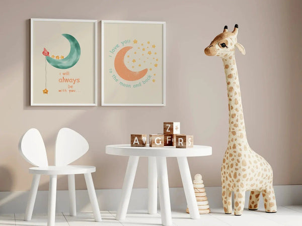I love you to the moon and back Ellens ShopI love you to the moon and back  Vores børneplakat med citatet 'I love you to the moon and back' er den perfekte måde at udtrykke din kærlighed til dit barn. Skab en hjertevarm atmosfære i børneværelset med dette smukke citat. En ideel gave til små elskede. 50x70 cm størrelse.
