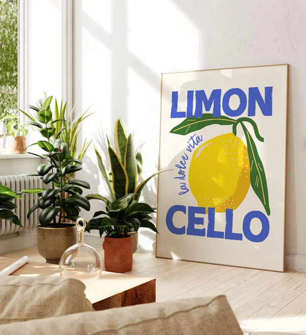 Grafisk Limoncello plakat med stor citron og teksten “La Dolce Vita” – italiensk retro plakat med moderne typografi og farver.