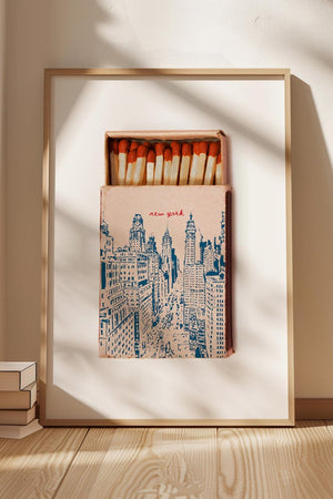 Plakat med New York tændstikæske i retro stil og illustration af storbyens skyline.