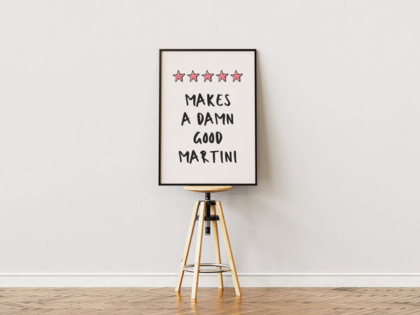 Plakat med teksten "Makes a Damn Good Martini" og fem lyserøde stjerner i hånden tegnet stil.

