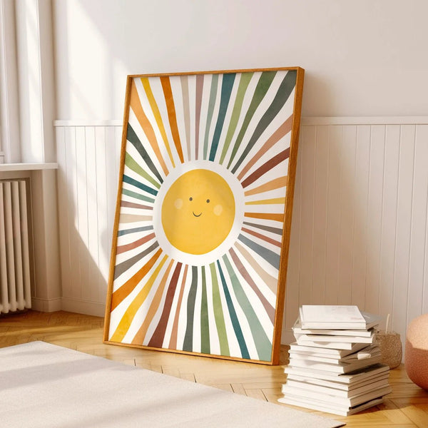 Solstråle Plakat med farverig og lysende sol, ideel til børneværelset. Skaber en positiv og energisk stemning i rummet